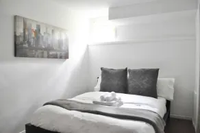 Cozy 1 BD Suite Centrally Located North Vancouver - Image 5