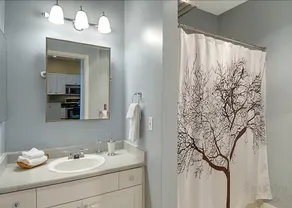 Belltown Court Home Port Suite - One Bedroom Apartment with Balcony - Image 2