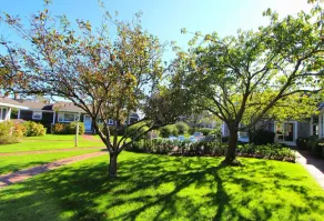 Brant Point Courtyard - Image 3