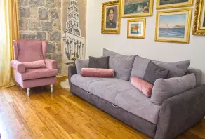 Split Theatre Apartments - Image 2