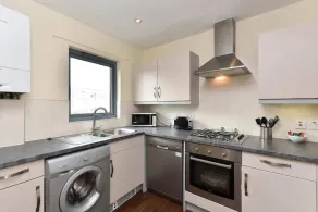 Bright 2 Bedroom Flat in Lambeth With Balcony - Image 2