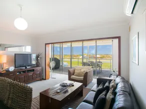 Rockingham Beach Road Villas - Image 3