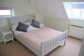 Charming 3-bed Apartment in Talgarth Powys - Image 3