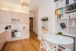Stylish & Modern 3 Bed Flat in NW London with Garden - Image 2