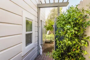 Updated and Modern Alameda 1 Bedroom - Image 3