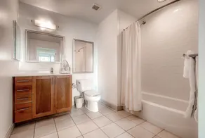 Global Luxury Suites at West End - Image 5