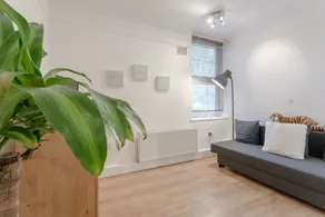 2 Bedroom Apartment in Wapping - Image 5