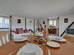 Stunning Cottage set in Quiet Farmyard in Biddenden Countryside - Image 2