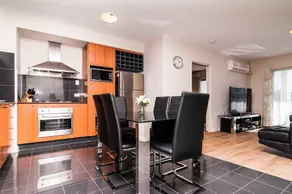 West Perth Luxury Apartment - Image 4