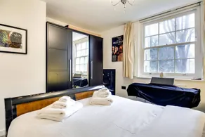 Modern 2 Bedroom Apartment With Balcony Close To Borough Tube - Image 2