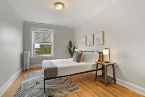 1BR Vibrant Apt in Old Irving Park - Image 2