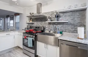 Grand Local Ave Luxury Apartments - Image 3