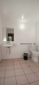 Budget Inn - Image 5