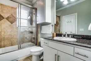 Gorgeous Oak Lawn Townhouse KING BEDS - Image 5