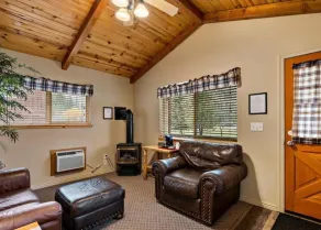 Southfork Lodge Cabin 3 - Image 5
