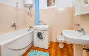 Awesome Apartment in Barbat na Rabu With Wifi and 3 Bedrooms - Image 3