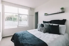 Cosy Melbourne Apartment Close To CBD - Image 2