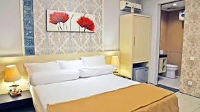 RedDoorz Near Ciputra World - Image 5