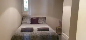 Quiet 2 Bed Apartment with Private Entrance - Image 3