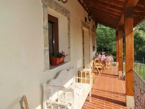 Rustic, 3-bedroom House in Villamanín With a Furnished Terrace, Garden - Image 2