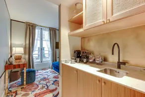 Pick A Flat's - A Bedroom in Le Marais - Image 3