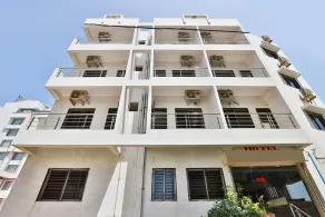 Hotel Vrajbhoomi by OYO Rooms - Image 5