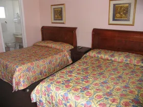Budget Inn Greenfield - Image 2