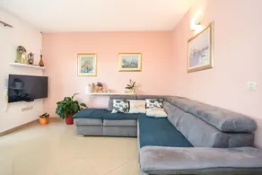 Flora Apartment - Image 2