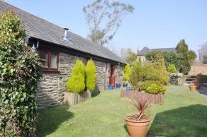 Lovingly restored detached barn with charming features near Looe - Image 2