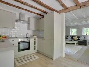 Vintage Holiday Home in Leigh With Swimming Pool - Image 5
