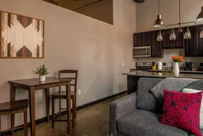Strip District Apts with Wifi by Frontdesk - Image 2