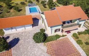 Amazing Home in Lisicic With 4 Bedrooms, Wifi and Outdoor Swimming Pool - Image 5