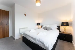 Beautiful Apartment Worcester - Amazing Location Parking - Image 3