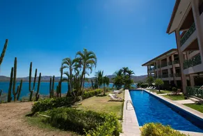Oceanfront Condo With Pool And Stunning Views - Image 4