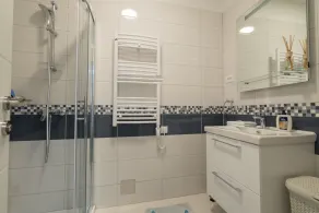 Drop In Split Apartments - Image 3