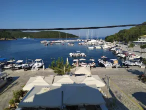 Sybota Seaside Retreat - Chique Marina Loft - Image 4