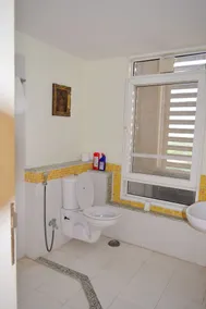 Vehomes Spacious Condo in Greater Noida - Image 5