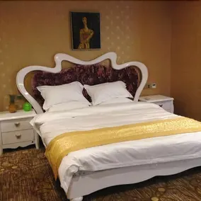 Aier Hotel - Image 4