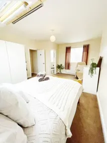 Beautiful and Spacious House in Liverpool, UK - Image 4