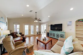 Canal-front Getaway W/ Enclosed Deck & Boat Dock 4 Bedroom Home - Image 2