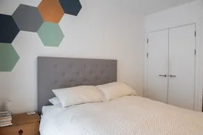 Cozy Modern Apartment In East London - Image 2