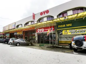 OYO 89615 T Family Hotel - Image 5
