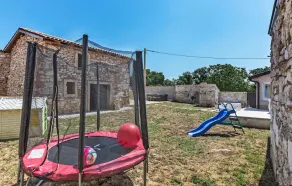 Amazing Home in Duga Uvala with Hot Tub & 4 Bedrooms - Image 2