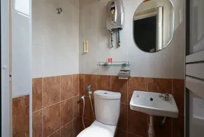 OYO 43955 N9 Business Hotel - Image 5