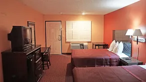 Travel Plaza Inn - Image 4