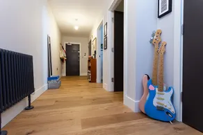 1 Bedroom Converted Warehouse In Stoke Newington - Image 3