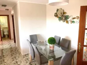 Agréable appartement avec internet haut débit et terrasse | Vue ville - Image 5