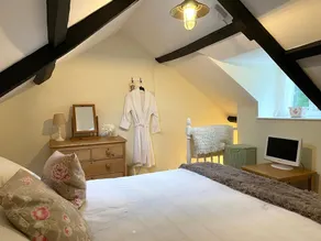 Charming Cottage in the Heart of Sherborne - Image 5