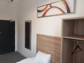 OYO Greenleafe Hotel - Image 2