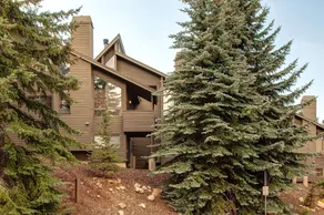 Maison adaptée aux familles avec sauna, jacuzzi et piscine | Vue montagne | Ski à proximité - Image 5